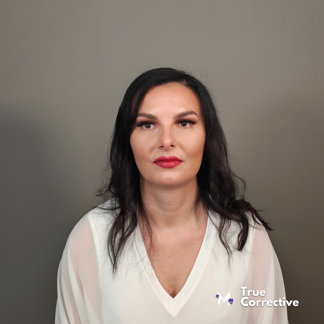 True Corrective - CORSO DI MAKE UP ONLINE ANTI AGE CON TIRANTI EFFETTO CAT EYE